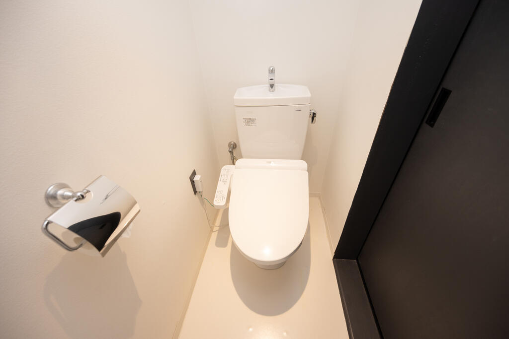西九条戸建てのトイレ写真