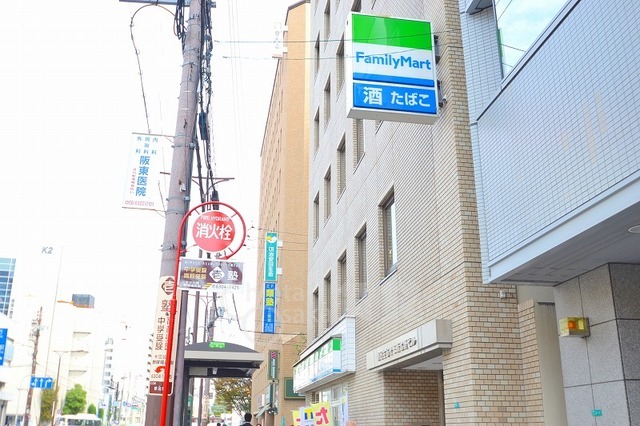 コンビニ　ファミリーマート　新北野三丁目（コンビニ）まで340m