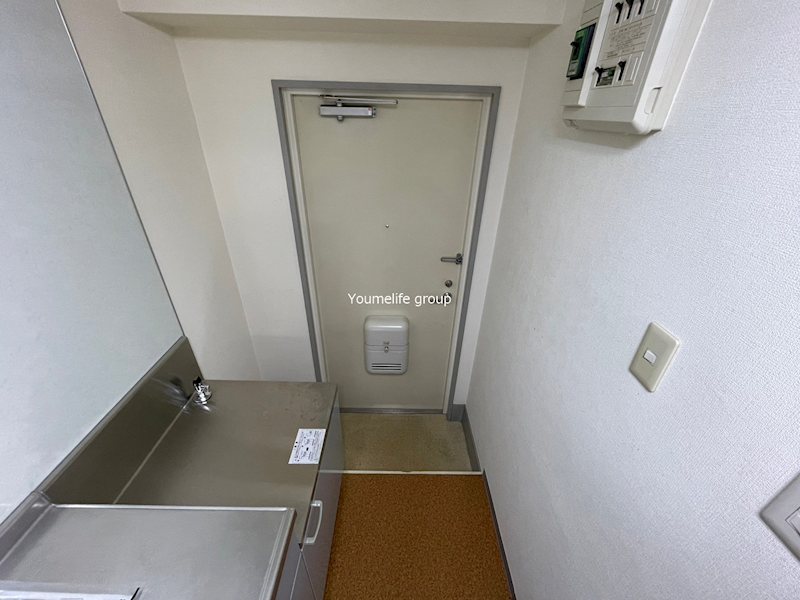 玄関　反転別部屋参考になります。