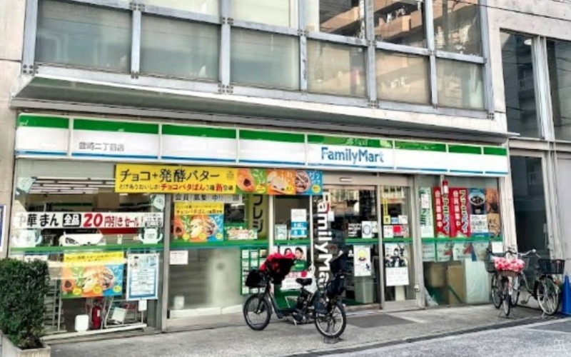 コンビニ　ファミリーマート豊崎二丁目店（コンビニ）まで385m