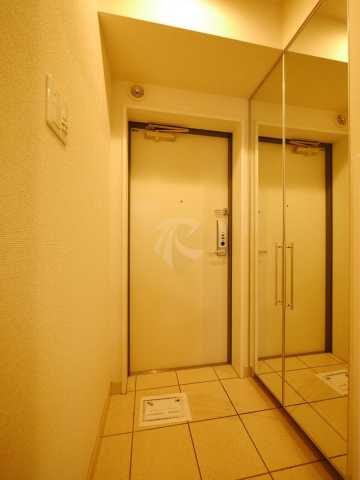 マイネシュロッス四谷の玄関写真