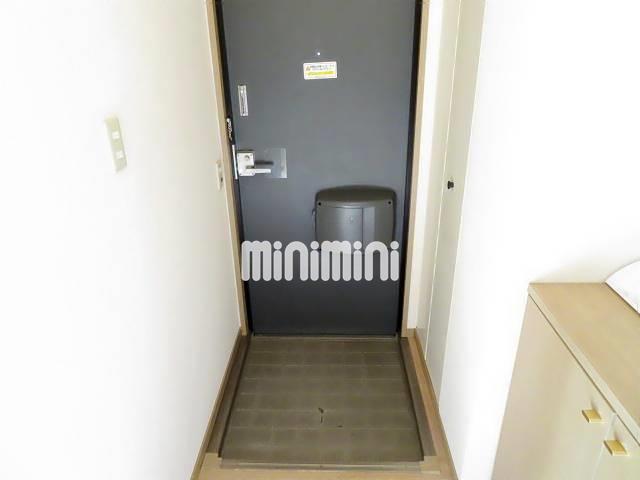 玄関　下駄箱付き