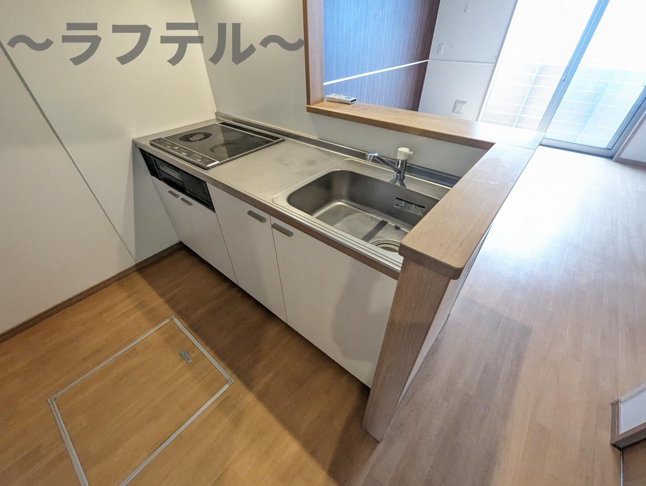 キッチン　同メーカー　別部屋イメージ写真