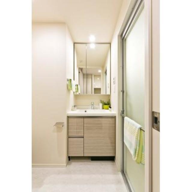 洗面設備　※写真は同タイプ住戸です。