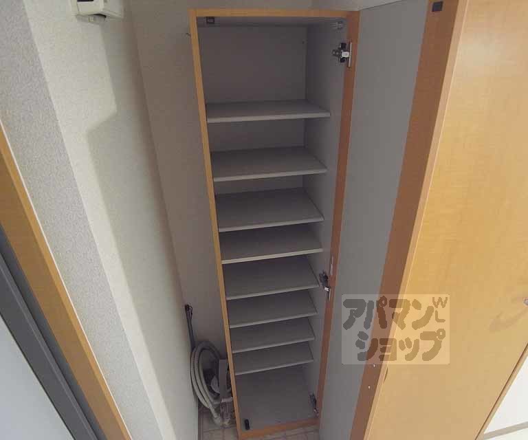収納　トールタイプのシューズボックス。