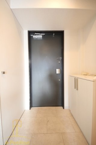 ルクレ西長堀の玄関写真