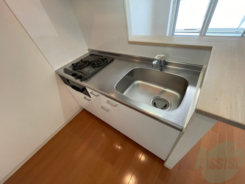 キッチン　シンプルなキッチンです。一人暮らしにはちょうどいいサイズ。