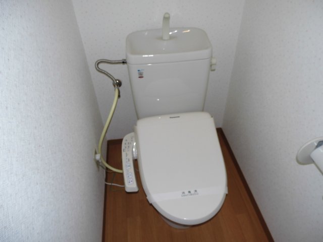 トイレ　温水洗浄便座つきでおすすめです