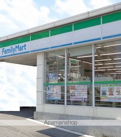 コンビニ　ファミリーマート（コンビニ）まで30m