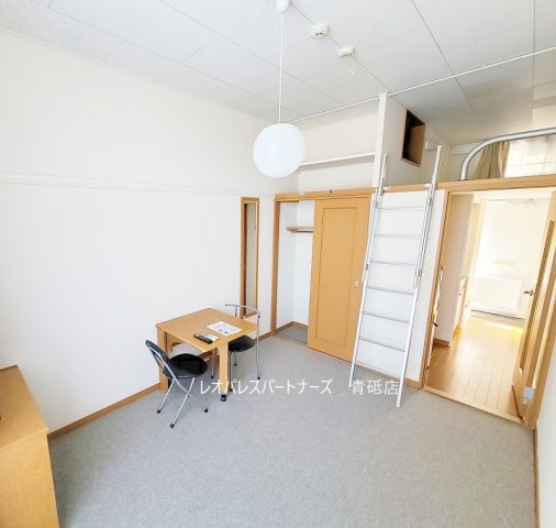 その他部屋・スペース　1階はフローリング、2階以上はカーペットタイプとなります。