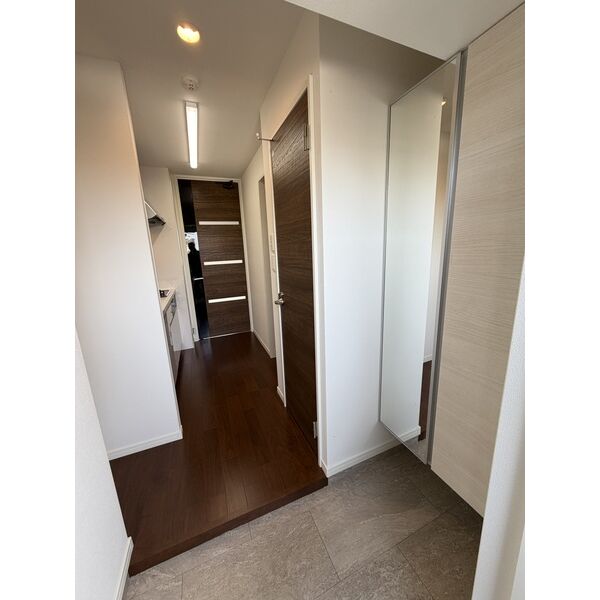 ヒルクレストELGRAND大江の玄関写真