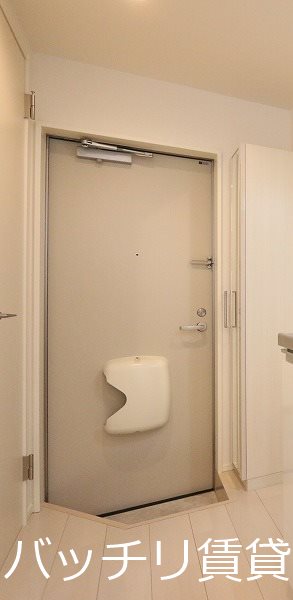 玄関　画像は、同型タイプの為、現状を優先いたします。