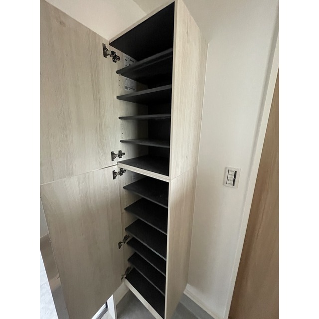 Rooms南万代の玄関写真