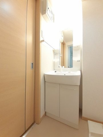 洗面設備　コンパクトで使いやすい洗面所
