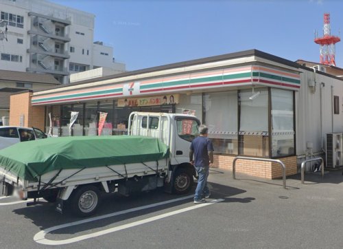 コンビニ　セブンイレブン東総社駅前店（コンビニ）まで558m