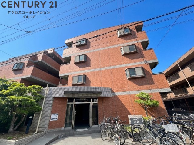 建物外観　敷地内駐車場あります♪