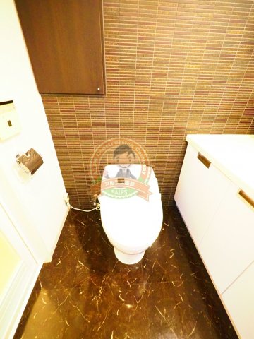 ＪＲ京浜東北線 桜木町駅 徒歩8分 10階建 築20年のトイレ写真
