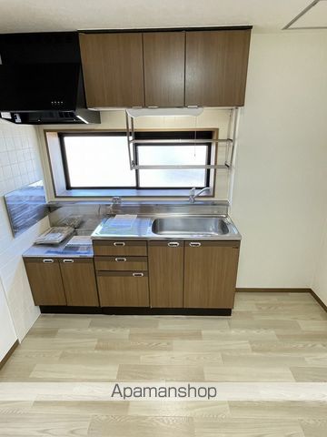 地下鉄鶴舞線 庄内緑地公園駅 徒歩16分 3階建 築31年のキッチン写真