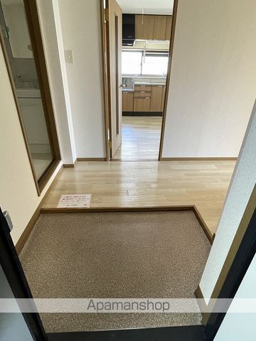 地下鉄鶴舞線 庄内緑地公園駅 徒歩16分 3階建 築31年の玄関写真