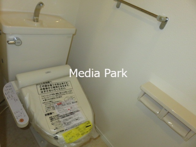 東急田園都市線 鷺沼駅 徒歩10分 5階建 築32年のトイレ写真