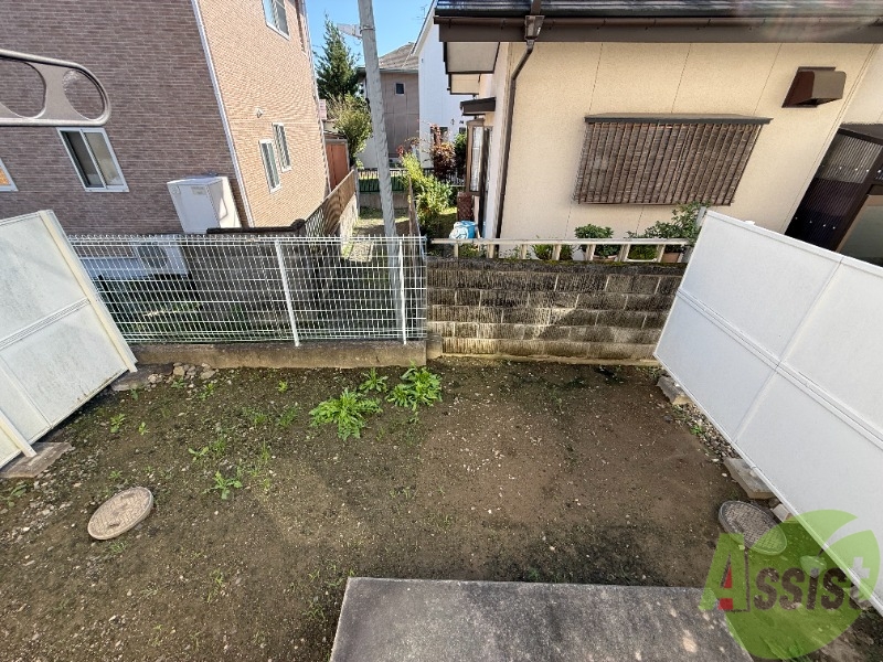 バルコニー　専用の庭の写真です。うまく使えそうですね。