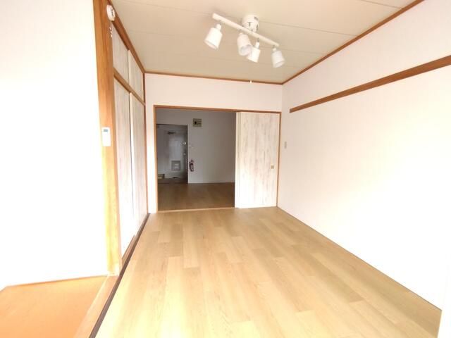 レジデンス花京院の居間写真