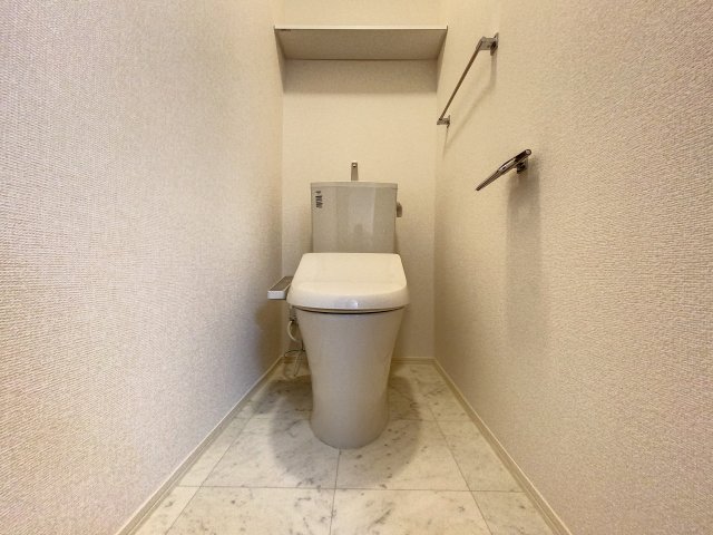 トイレ　掲載写真は空室の別部屋を掲載しております。実際のお部屋と仕様