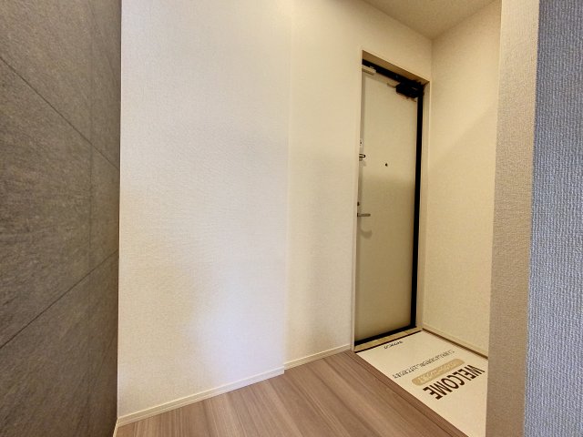 玄関　掲載写真は空室の別部屋を掲載しております。実際のお部屋と仕様