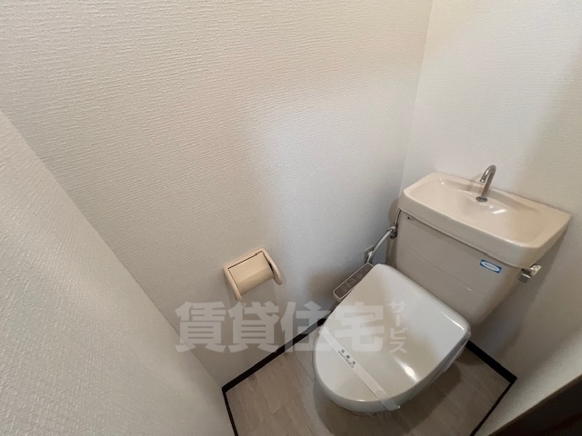 ＪＲ東海道本線 塚本駅 徒歩10分 3階建 築30年のトイレ写真