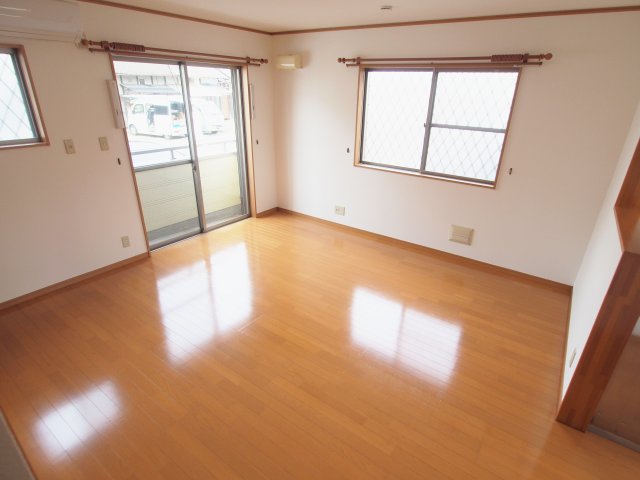 メゾンさつきの居間写真