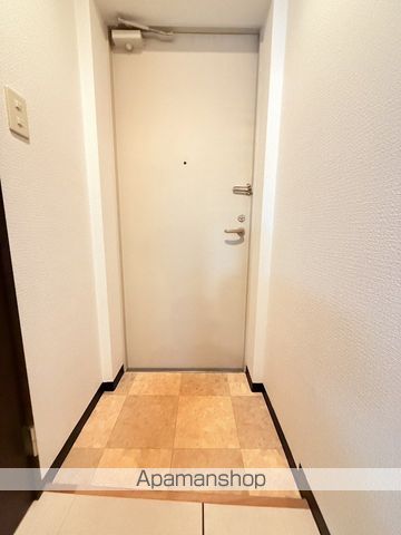 地下鉄南北線 さっぽろ駅 徒歩8分 10階建 築20年の玄関写真