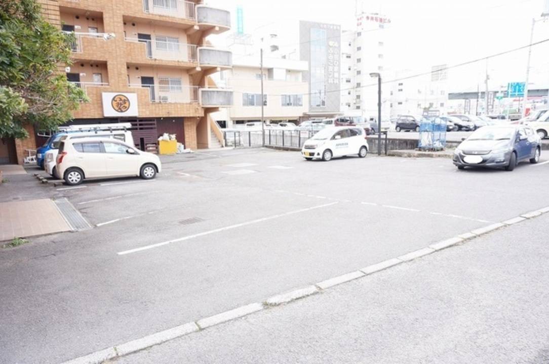 駐車場　駐車場