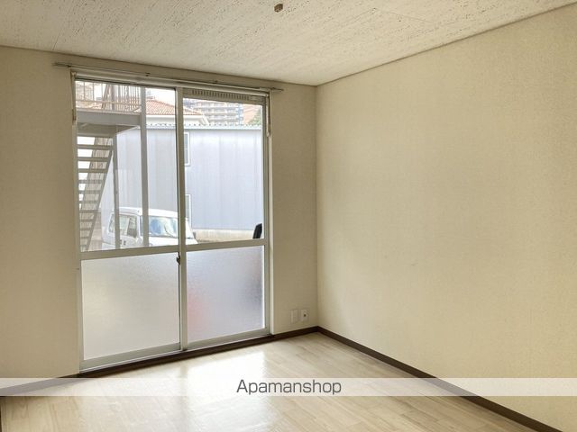 フレグランス湘南IIの居間写真