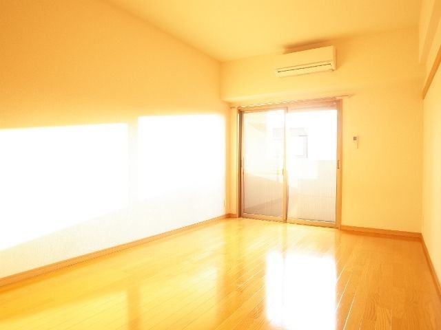 セントレジデンス西公園の居間写真