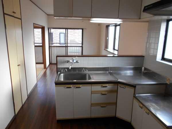 キッチン　写真は同タイプの別のお部屋のものです。