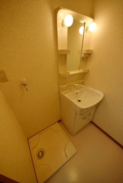 洗面設備　★朝の準備に大変便利な独立洗面台です★
