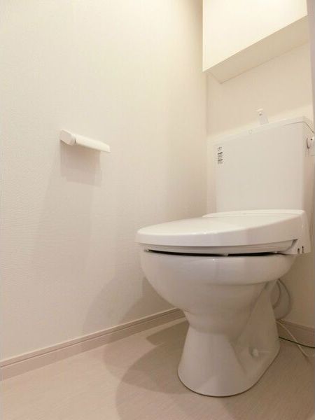 トイレ　落ち着いた色調のトイレです