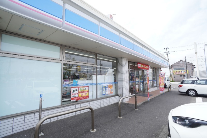 コンビニ　ローソン新潟南紫竹1丁目店（コンビニ）まで802m