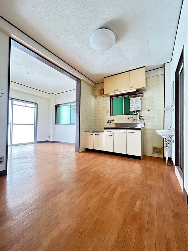 新神戸マンションの居間写真