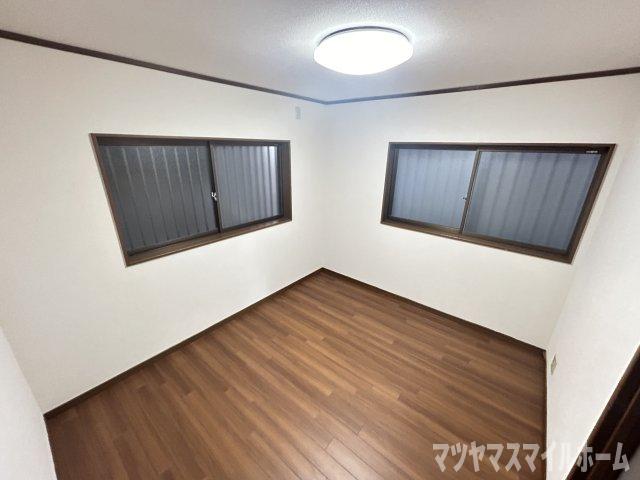 東鴻池町5丁目貸家の居間写真