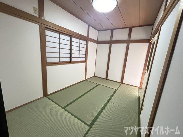 東鴻池町5丁目貸家の居間写真