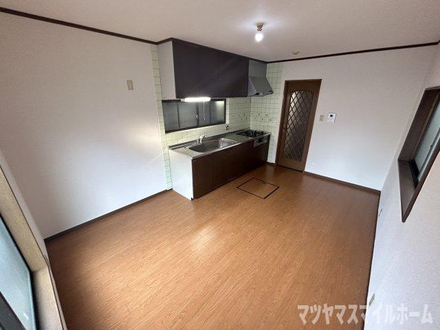 東鴻池町5丁目貸家の居間写真