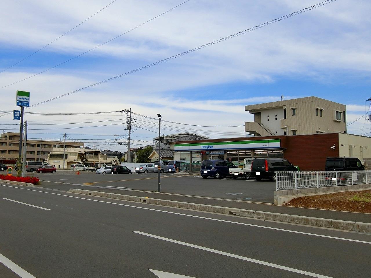 コンビニ　ファミリーマート（コンビニ）まで158m