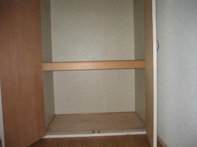 その他設備　洋室物入れ