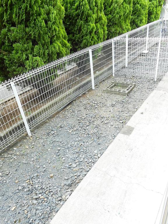 バルコニー　南向きテラス。広く使えますよ！1階のお部屋の特権です！
