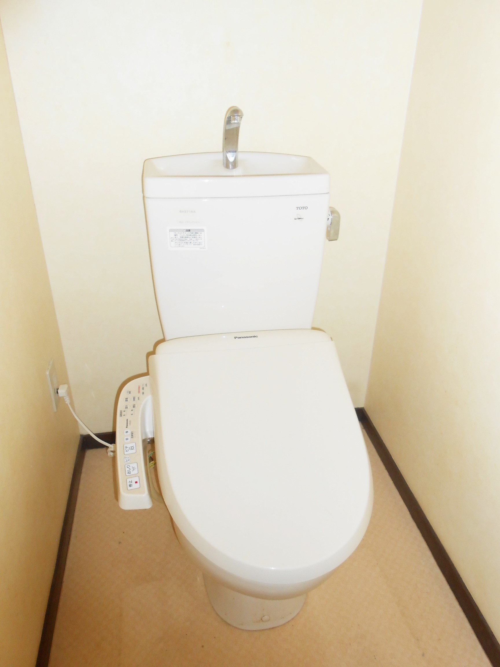 トイレ　ウォシュレットトイレ付き！