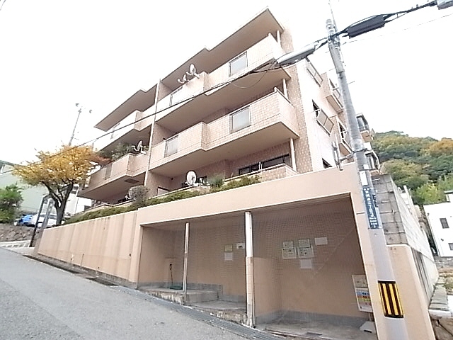 【神戸市灘区箕岡通のマンションの建物外観】