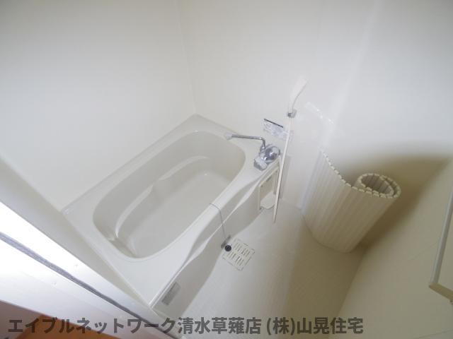 バス・シャワールーム　落ち着いた空間のお風呂です