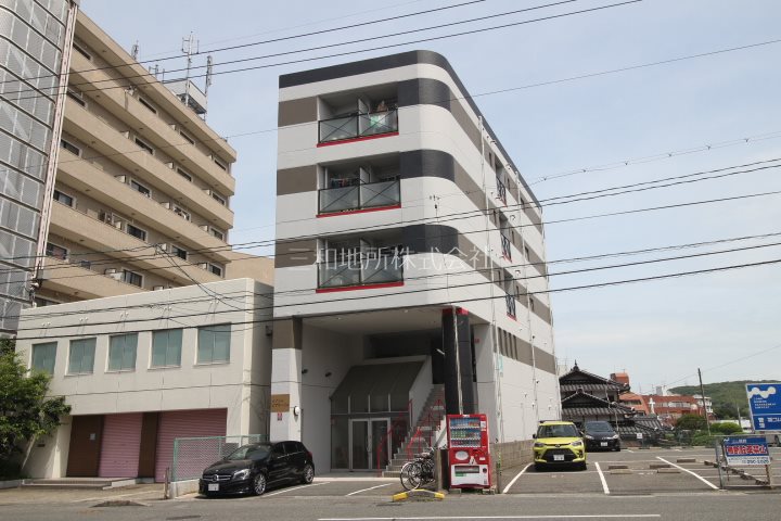 下関市山の田東町のマンションの建物外観