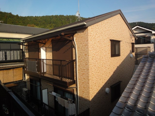 京都市山科区御陵田山町のアパートの建物外観